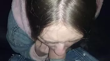 Riproduci Adora succhiare il cazzo e fumare sigarette! ho succhiato la macchina del mio amico!!!sunlotus