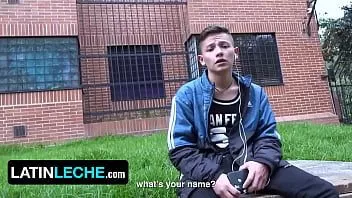 Играть Latin leche - латиноамериканский фотограф предлагает незнакомцу приятный способ заработать немного баксов