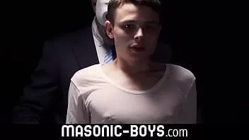Oynat Sıcak twink oğlan göt fişleri ve eyersiz musluklardan pislik başlatma masonic-boys.com alır