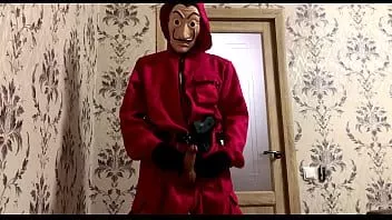 Reproduzir O ladrão da "casa de papel" encontrou um trabalhador e gozou na cara / conversas sujas em russo / la casa de papel