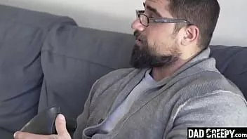 Riproduci Il patrigno Ryan Bones che scopa il figliastro ha disegnato Dixon in una cowgirl al contrario