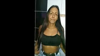 Oynat Genç serseri fahişelerin ve sürtüklerin derlenmesi iş başında