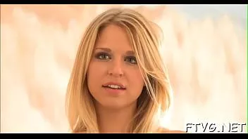 play Lacey troia bionda a cui piace mostrarsi estremamente astuta