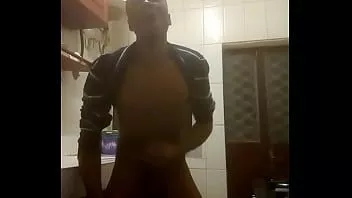 Afspelen Geile kenzypenis heeft een minnaar nodig maar vond niemand.