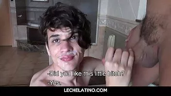 Riproduci Il ragazzo latino più sexy riceve una sborrata facciale dal papà più anziano
