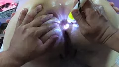 play Sodomización anal extrema y fisting de una adolescente gordita