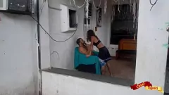 Jouer Une ado thaïlandaise maigre donne une sodomie à cru à son beau-père