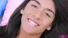 Riproduci Brunette Teen Aubry Babcock Explicit Lesbian Audition
