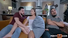 play Il regno di viola adolescenti petite si fa duro in POV Date Night