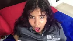 播放 青少年拉丁裔剃光猫的射液：角质Stepister的大屁股在热X级动作中