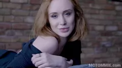 تشغيل Redhead Teen Lenina Crowne تأخذ الديك الكبير في فستانها المصغر الضيق