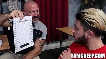 Jouer Adrian rose leçon de français avec beau-père musclebear montréal