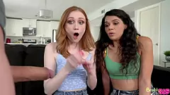 চালান কার্ভি টিন স্টেপসিস্টারস হার্লে হ্যাজ এবং স্কারলেট স্কাইস হার্ডকোর পভ থ্রিসোমে বিগ ডিক শেয়ার করে