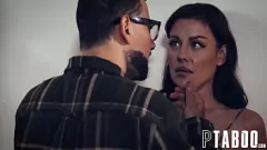 再生 ソブリン・サイアーのプライバシー侵害: カルビン・ハーディとのハードコアな後背位の現実