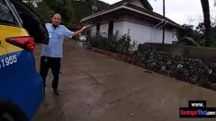 Jouer Petite amie asiatique chaude fait une pipe incroyable et se fait baiser en levrette dans un hôtel thaïlandais