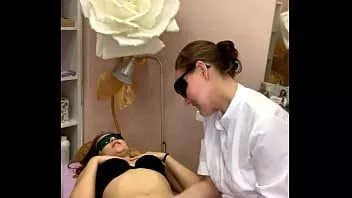 Putar Ritafox datang untuk pencabutan laser, lihat saja pantatnya